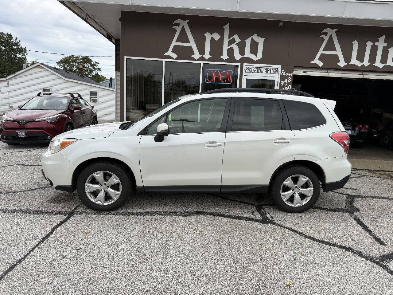 Used 2014 Subaru Forester 2.5i Touring AWD/4WD image 5