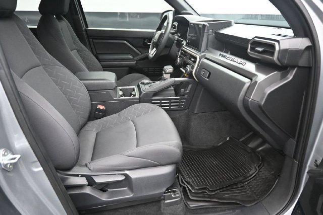 Used 2024 Toyota Tacoma SR5 AWD/4WD image 22