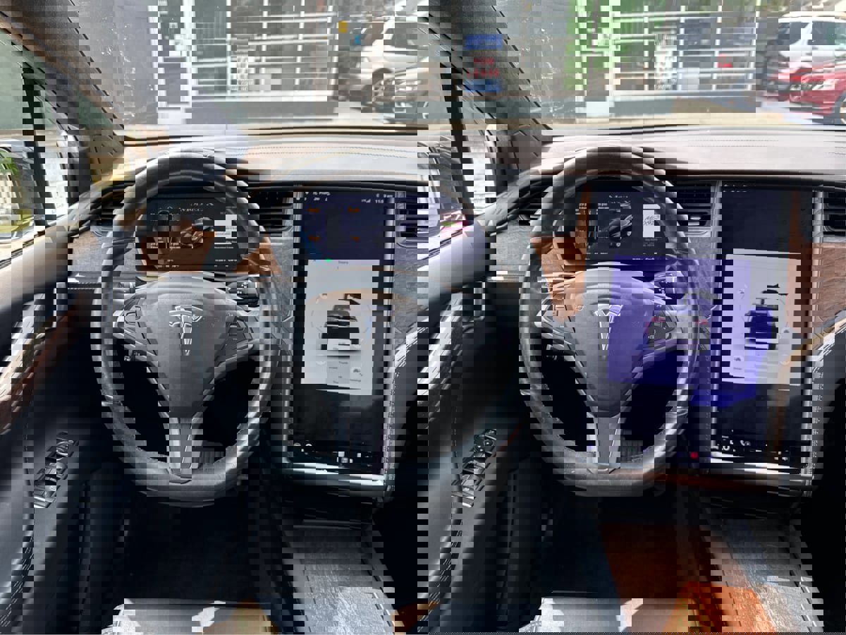 Used 2020 Tesla Model X Long Range image 16