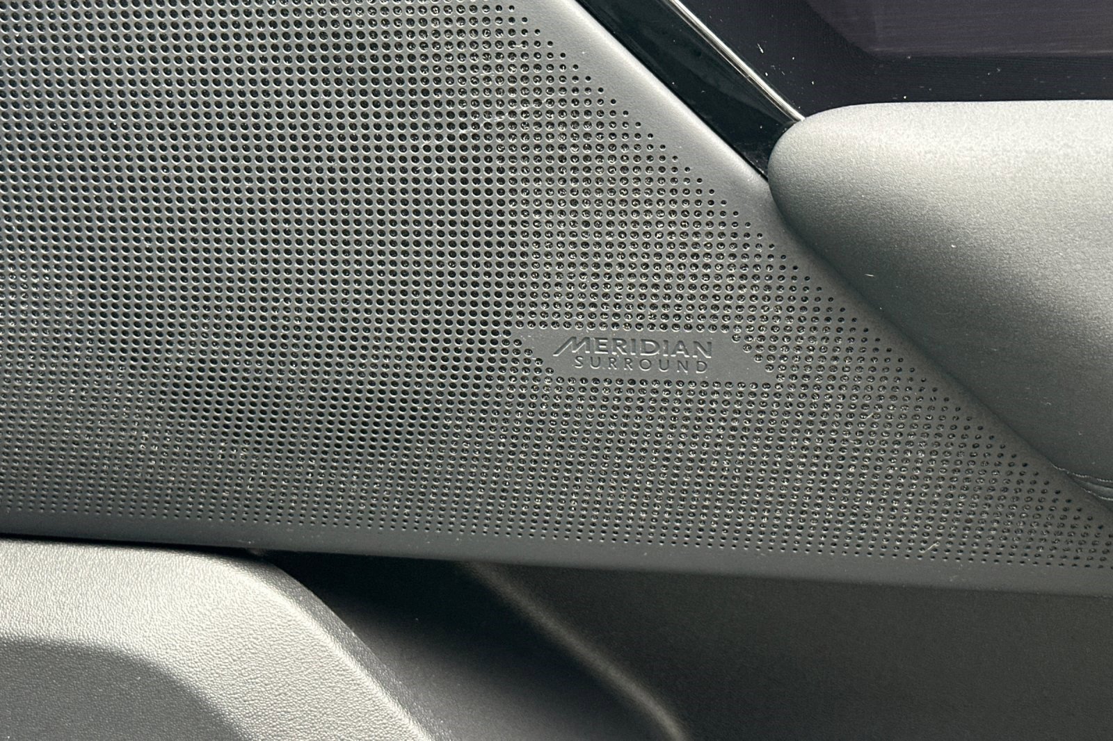 Used 2026 Land Rover Range Rover Velar Dynamic SE image 16