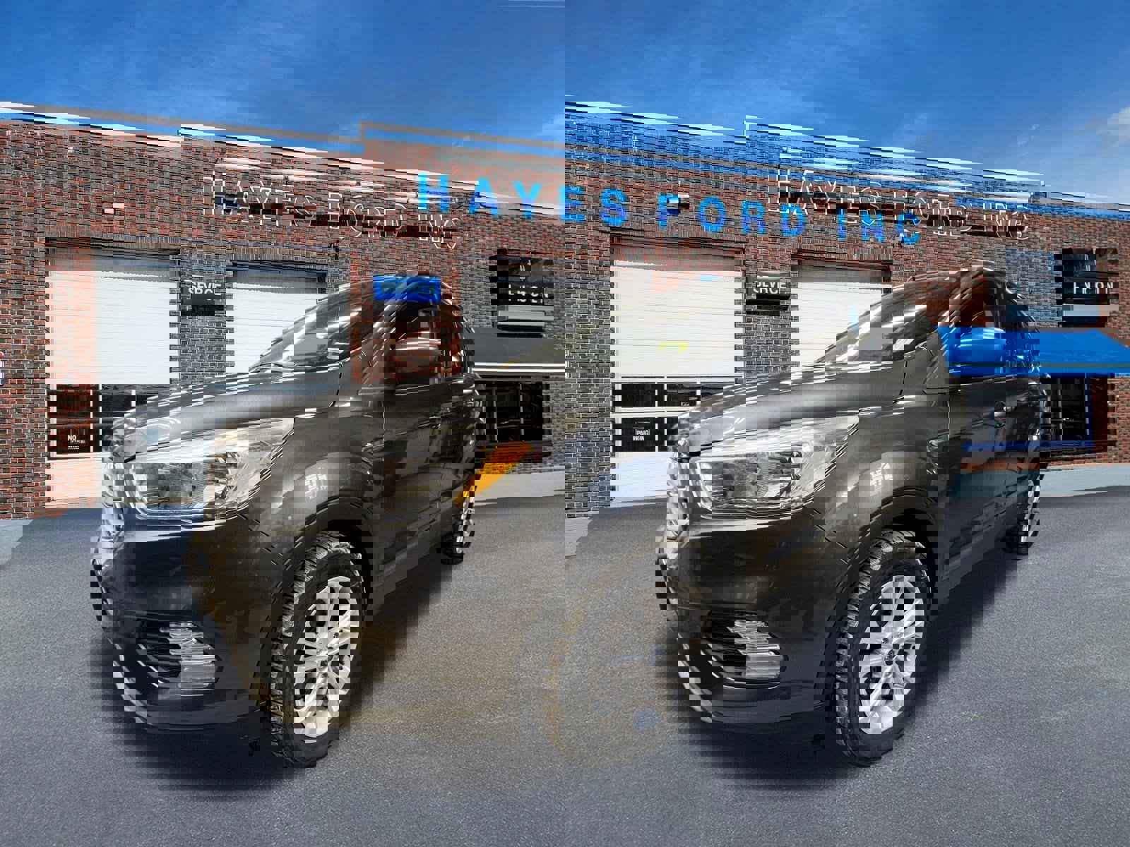 Used 2017 Ford Escape SE image 2