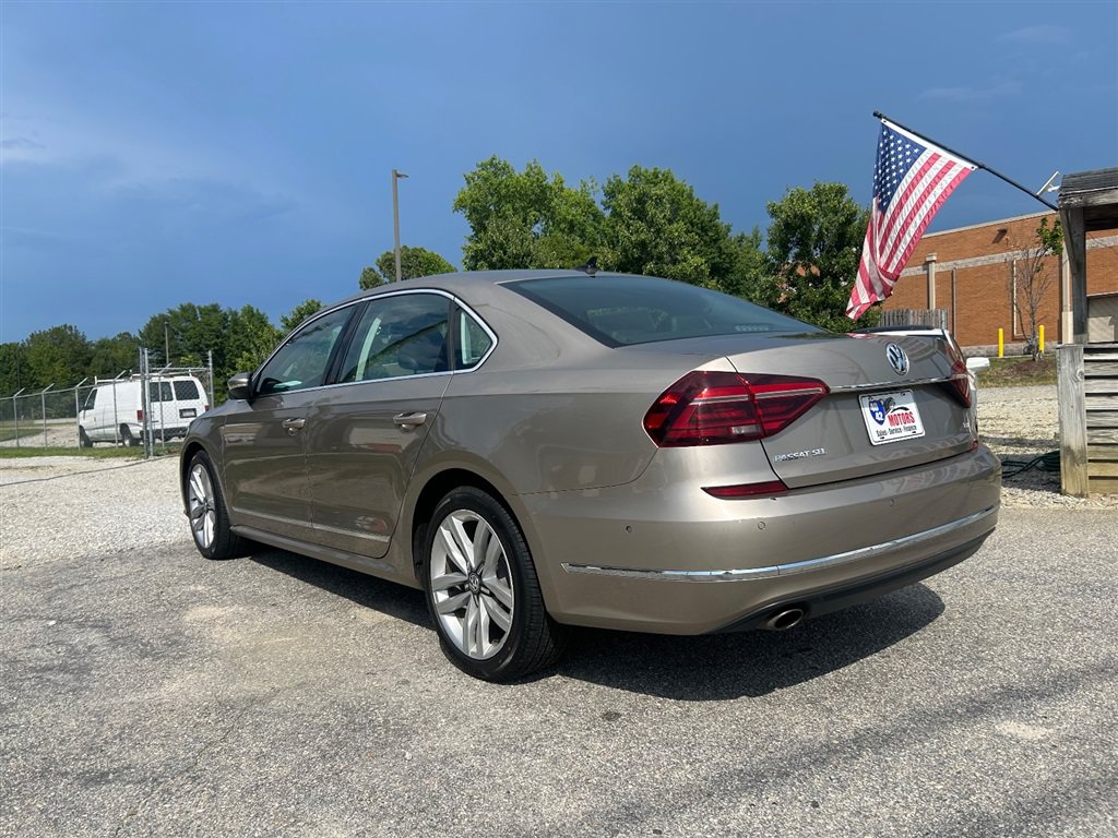 Used 2017 Volkswagen Passat 1.8T SEL Premium FWD image 3