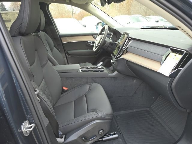 New 2026 Volvo XC90 B6 Plus w/ Protection Package Premier image 14