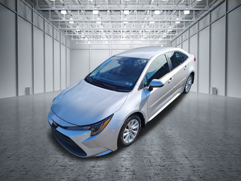 Used 2025 Toyota Corolla LE w/ LE Premium Package FWD image 14