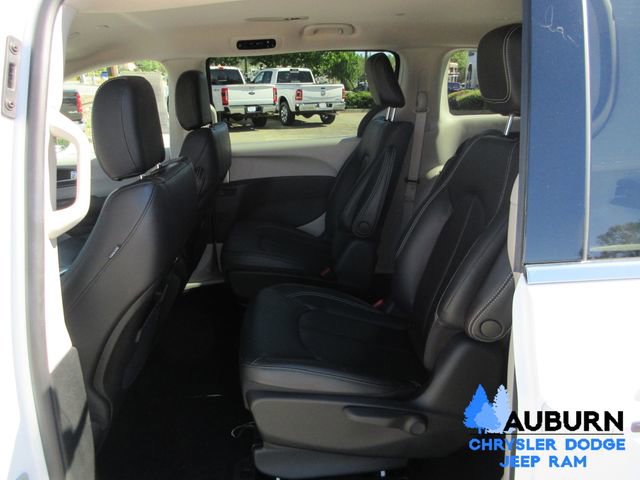 Used 2022 Chrysler Pacifica Touring-L image 21