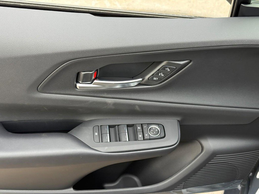 New 2026 Toyota Prius Plug-In Hybrid FWD image 12
