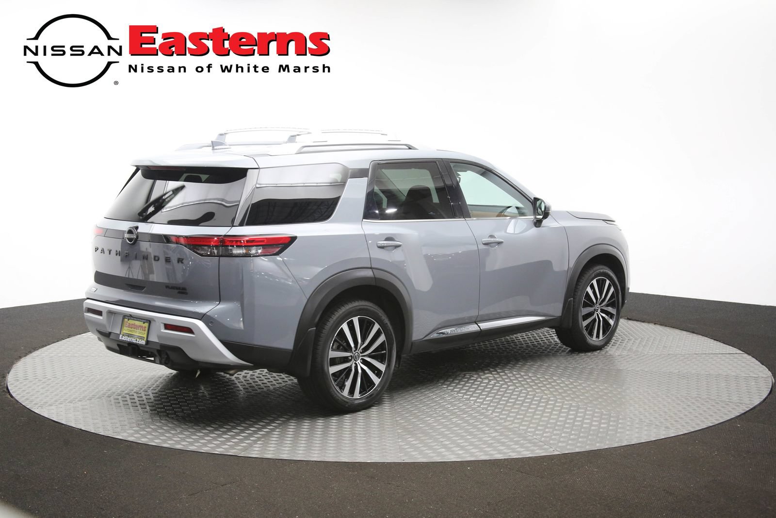 Used 2024 Nissan Pathfinder Platinum w/ Black Appearance Package AWD/4WD image 45
