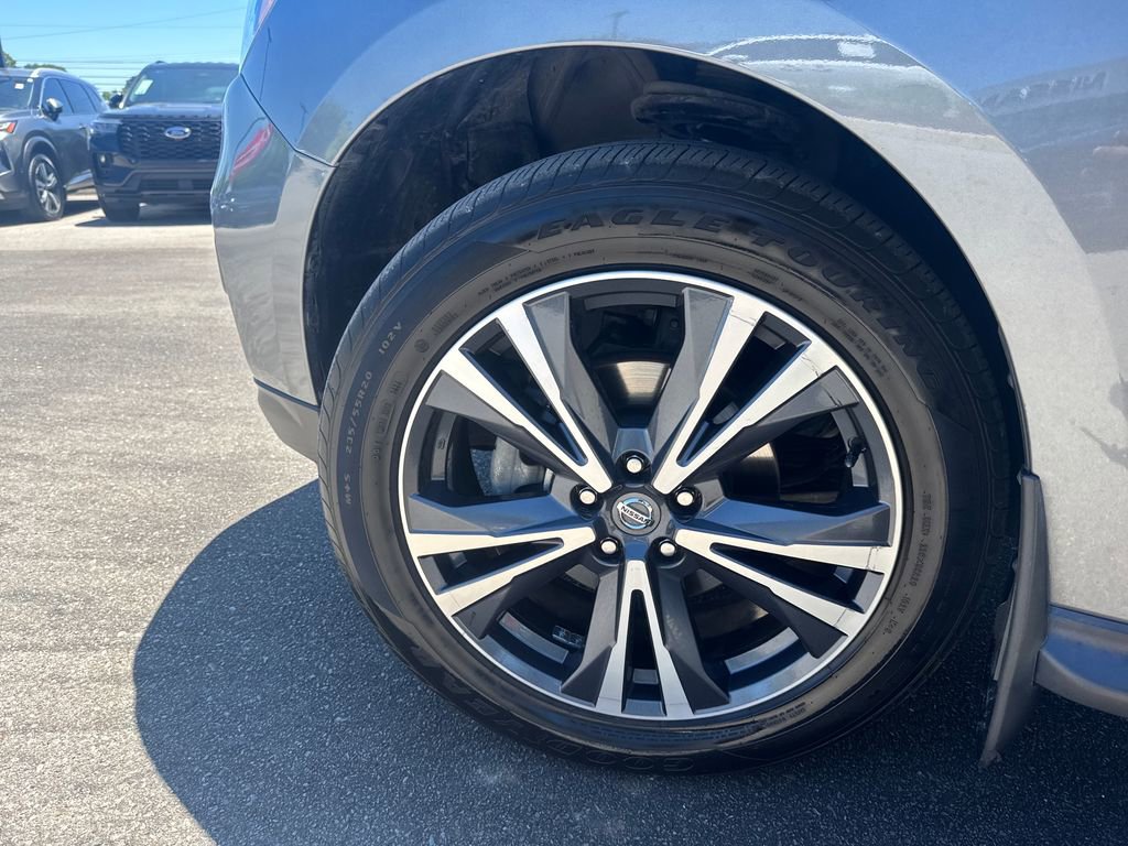 Used 2019 Nissan Pathfinder Platinum AWD/4WD image 28