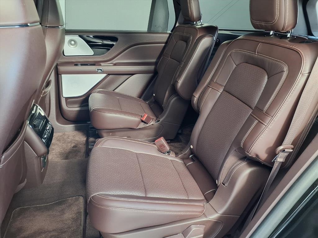 Used 2024 Lincoln Aviator Black Label w/ Class IV Trailer Tow Package image 18