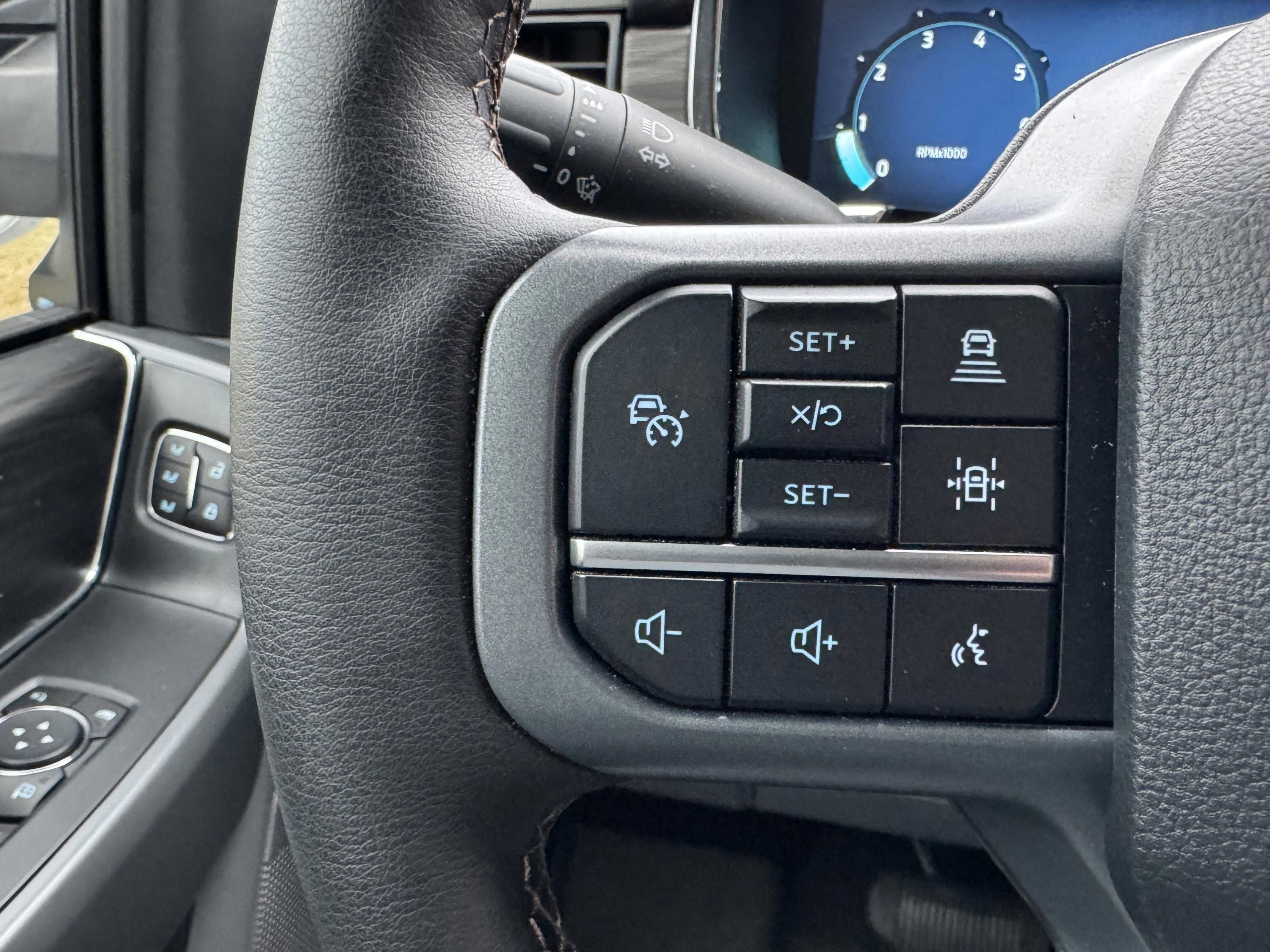 Used 2025 Ford F150 Lariat w/ Equipment Group 501A Mid image 18