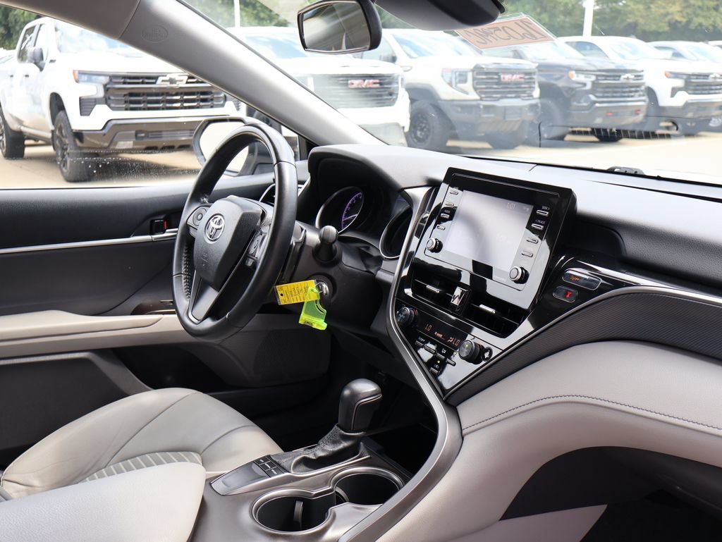 Used 2022 Toyota Camry SE FWD image 31