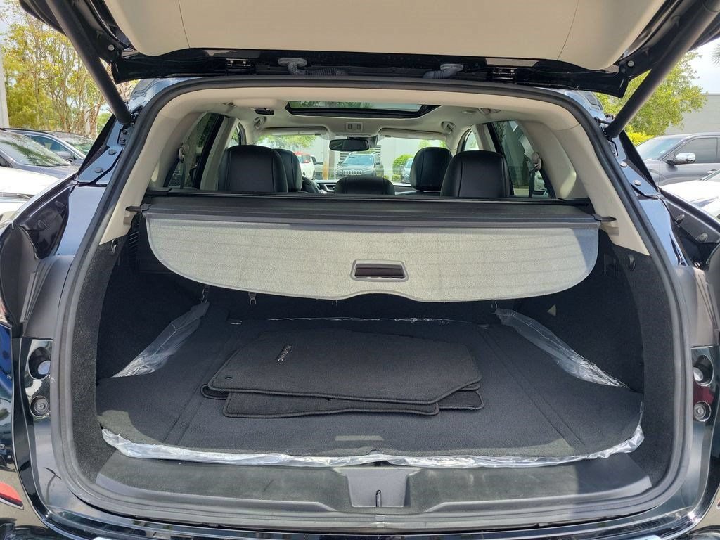 Used 2023 Nissan Murano Platinum w/ Cargo Package FWD image 32