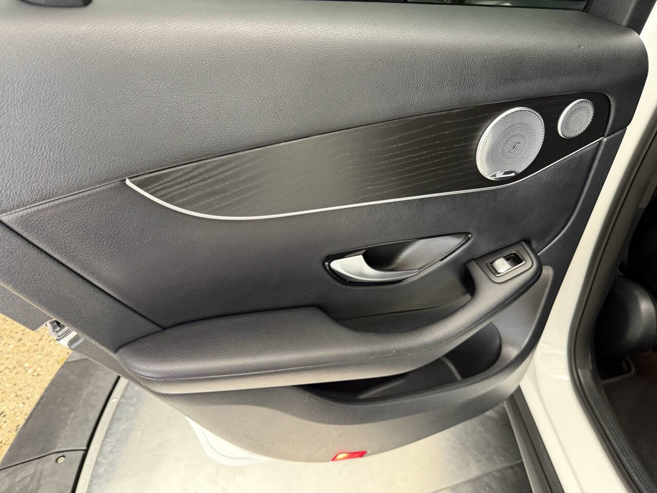 Used 2017 Mercedes-Benz GLC 300 4MATIC image 21