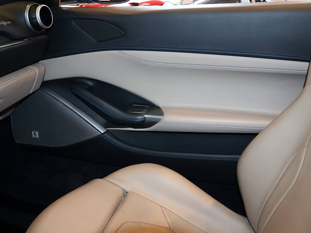 Certified 2019 Ferrari Portofino RWD image 99