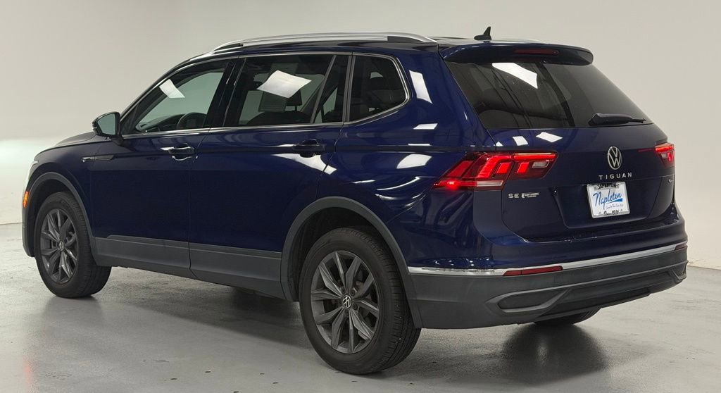 Used 2022 Volkswagen Tiguan SE w/ Panoramic Sunroof Package AWD/4WD image 3