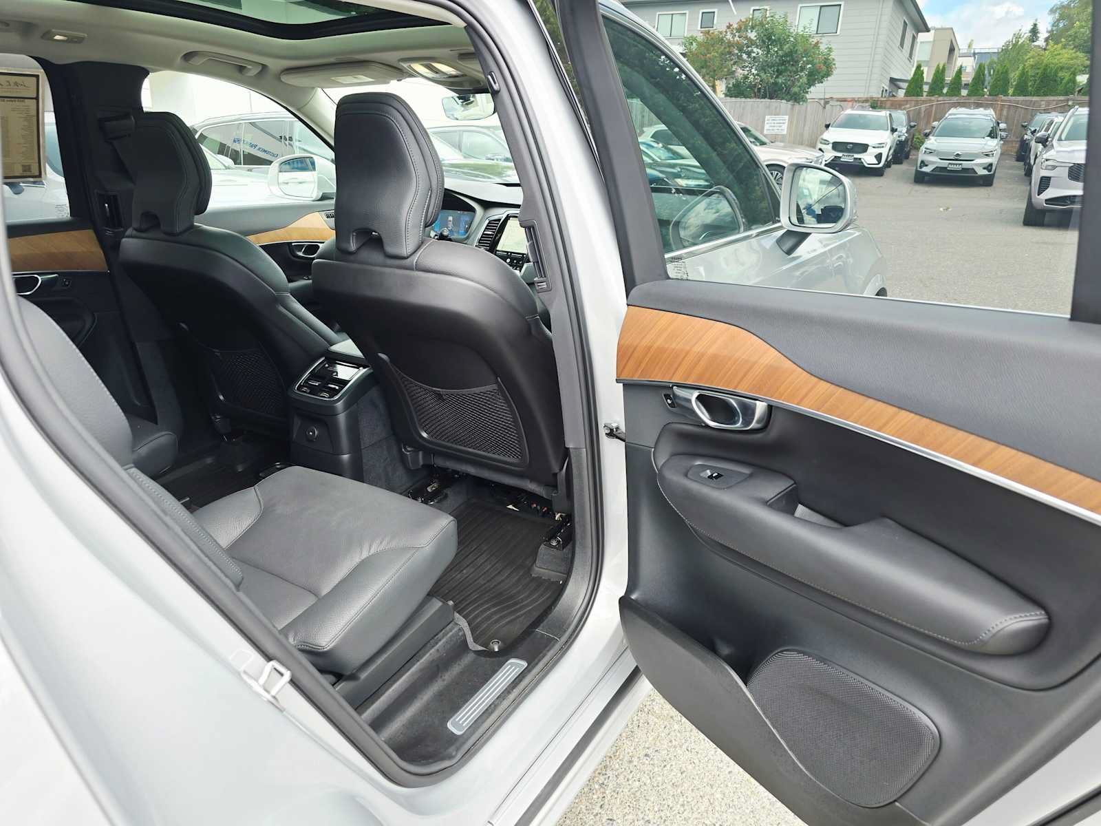 Certified 2025 Volvo XC90 T8 Plus w/ Protection Package Premier AWD/4WD image 13