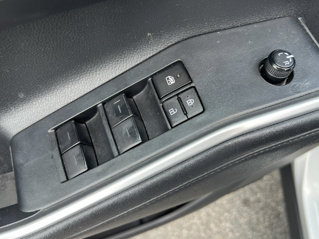 Used 2024 Toyota Highlander LE AWD/4WD image 33