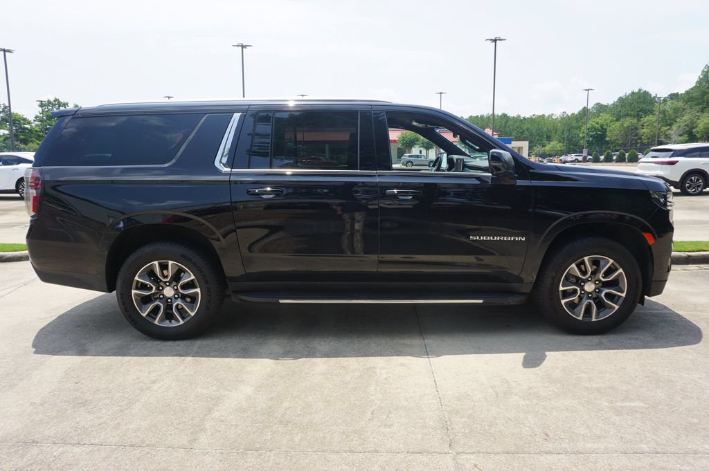 Used 2022 Chevrolet Suburban LT w/ Luxury Package RWD image 20
