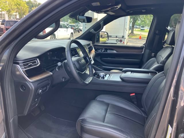 Used 2025 Jeep Grand Wagoneer 4WD w/ 8-Passenger Seating Package image 10