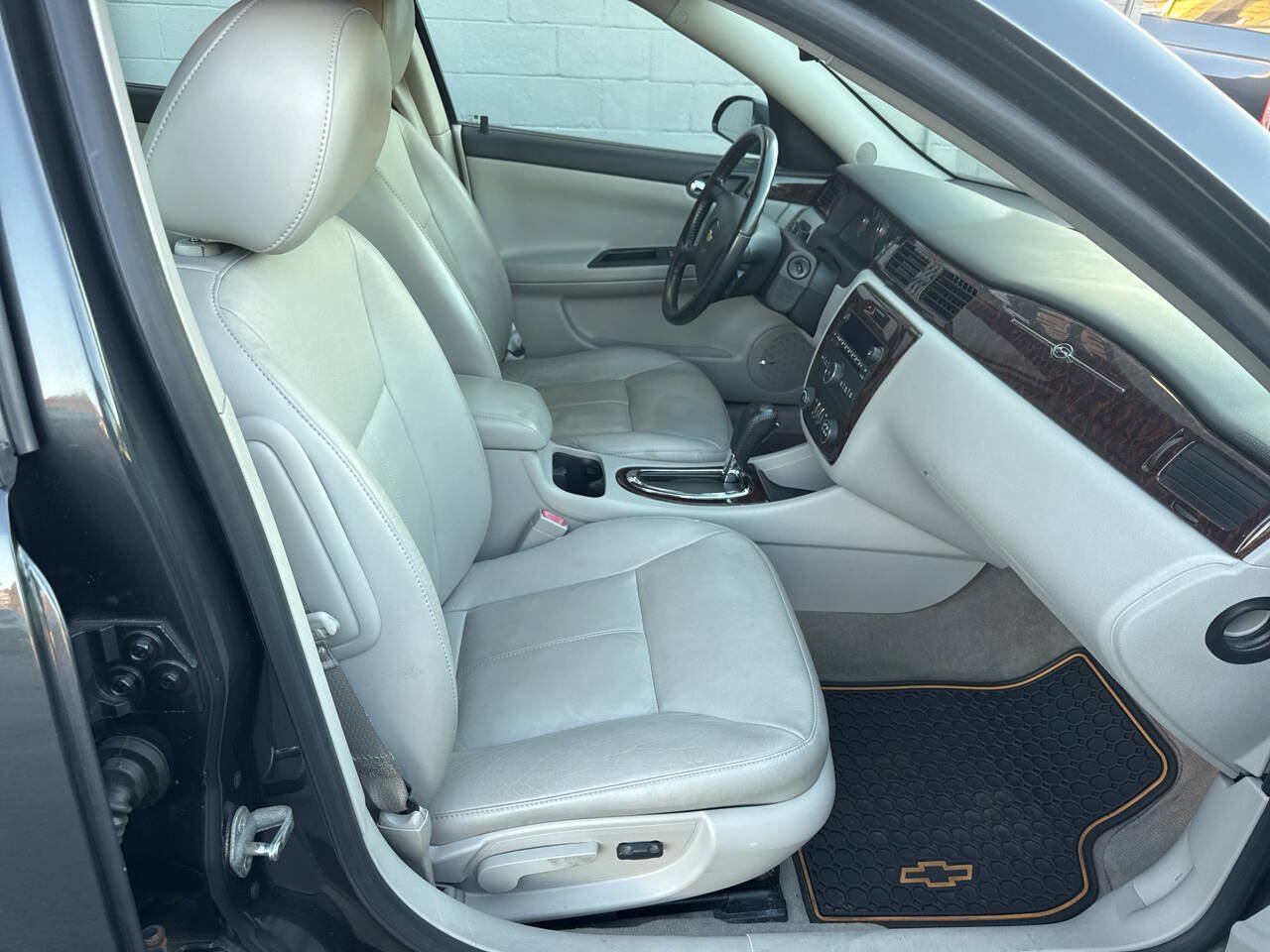 Used 2013 Chevrolet Impala LTZ FWD image 23