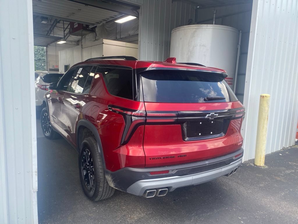 Used 2024 Chevrolet Traverse Z71 AWD/4WD image 3