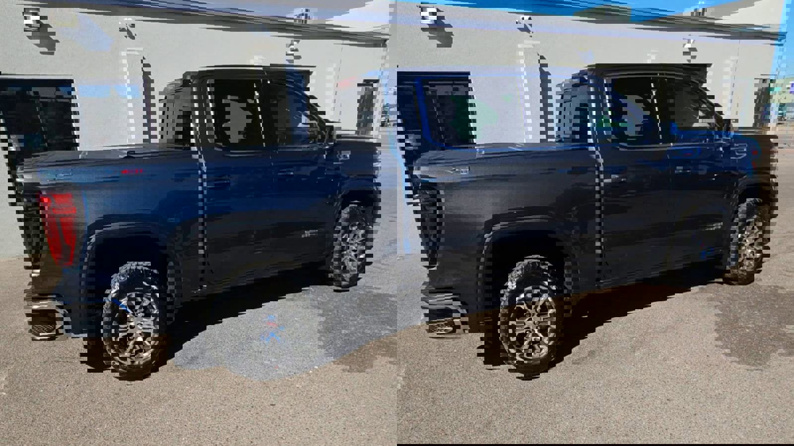 Used 2021 GMC Sierra 1500 SLE w/ X31 Off-Road Package image 8