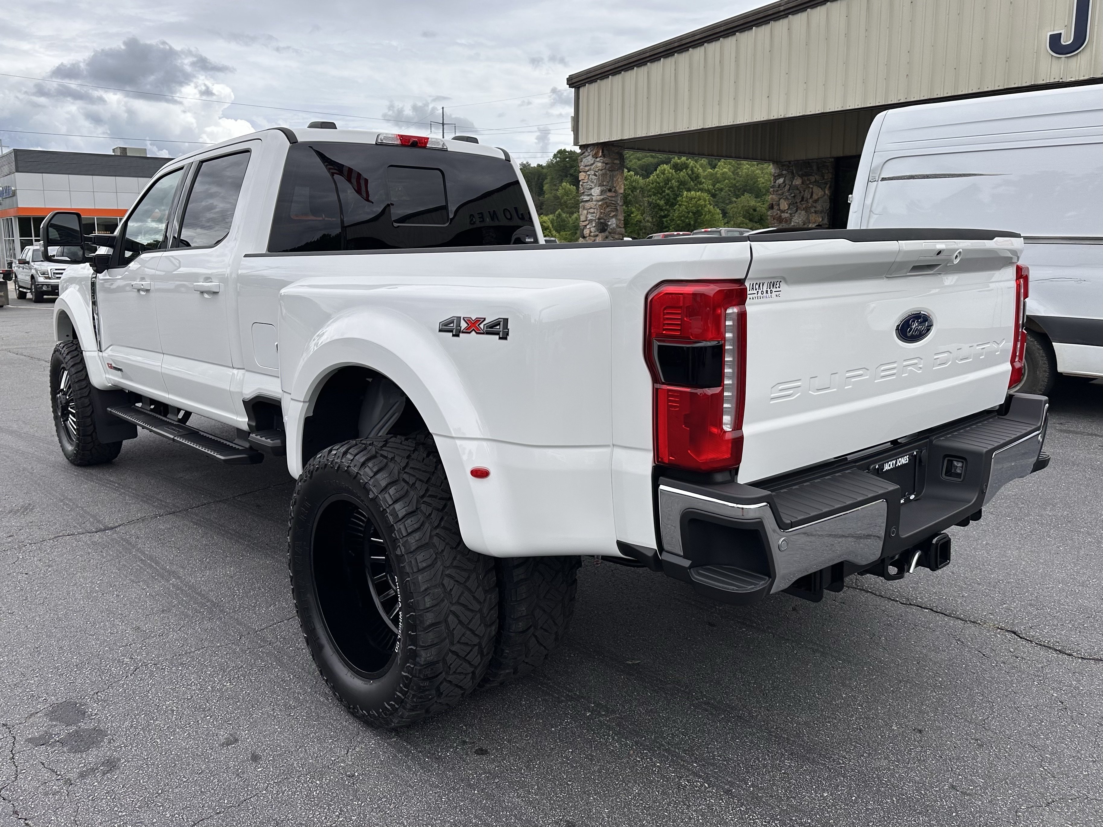 Used 2026 Ford F450 Lariat w/ Lariat Premium Package AWD/4WD image 9