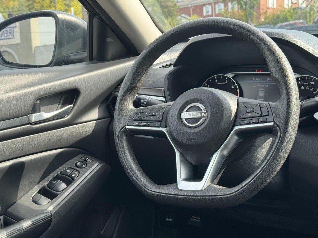 Used 2024 Nissan Altima 2.5 SV FWD image 12