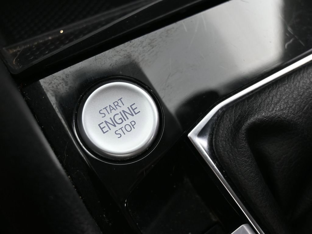 Used 2024 Volkswagen Taos SE image 32