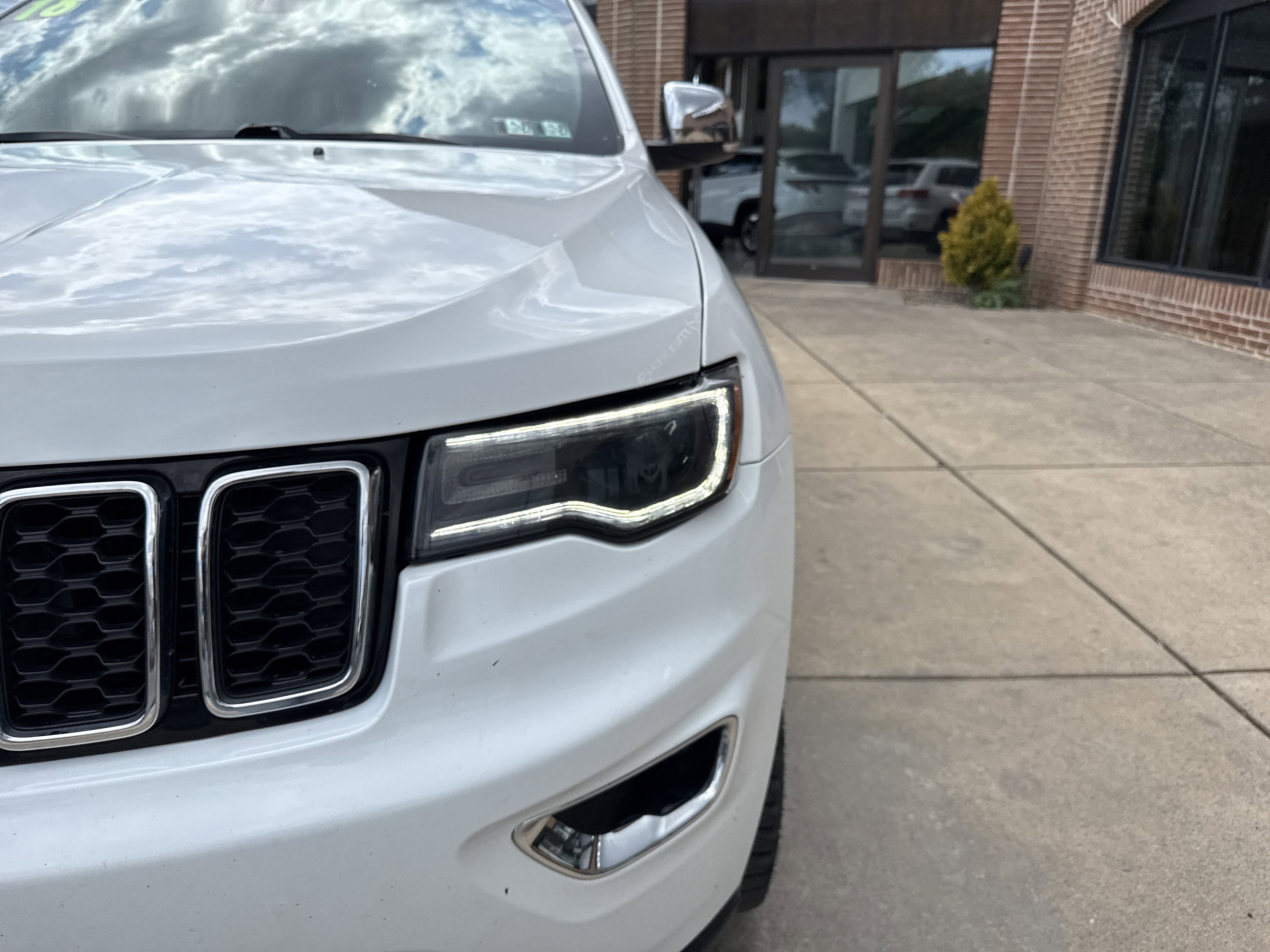 Used 2018 Jeep Grand Cherokee Limited w/ Luxury Group II AWD/4WD image 10