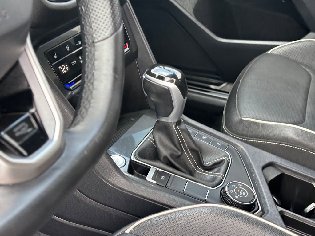 Used 2022 Volkswagen Tiguan SEL R-Line image 11