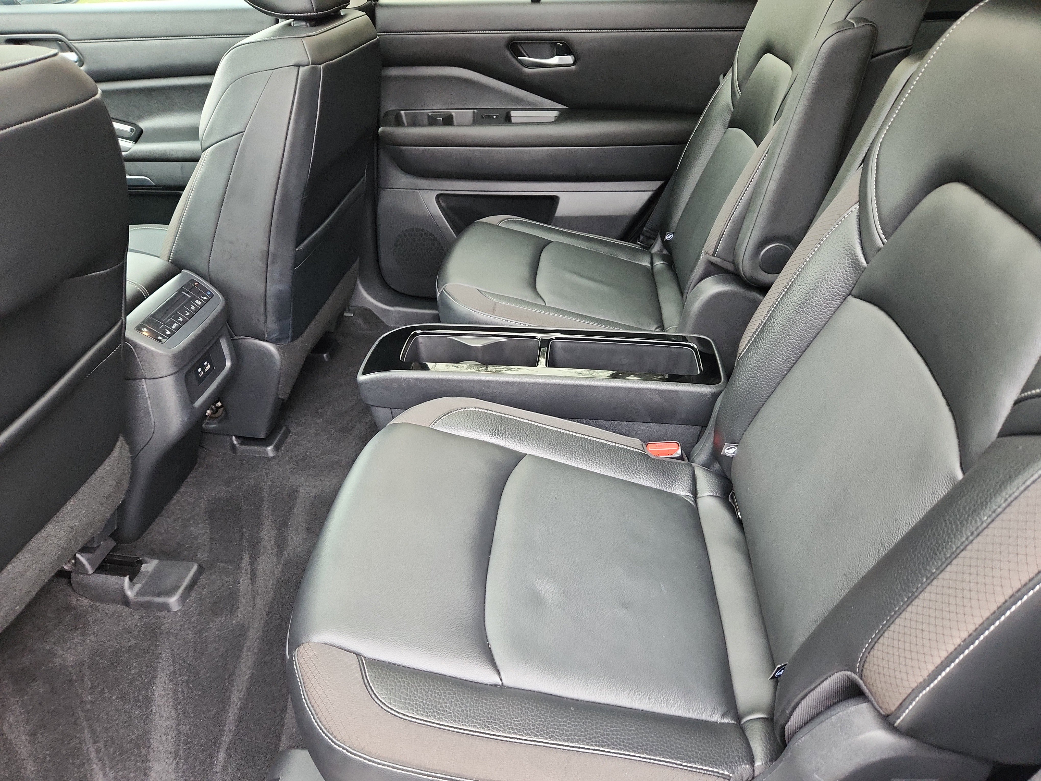 Used 2022 Nissan Pathfinder SL w/ SL Premium Package image 5