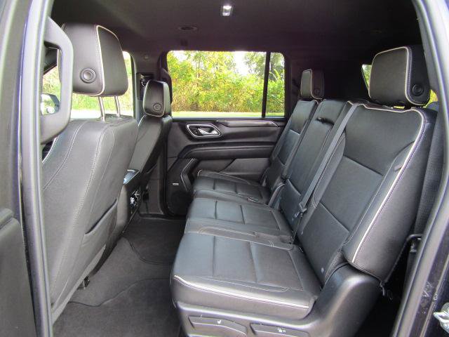 Used 2023 GMC Yukon XL SLT w/ SLT Luxury Package AWD/4WD image 16