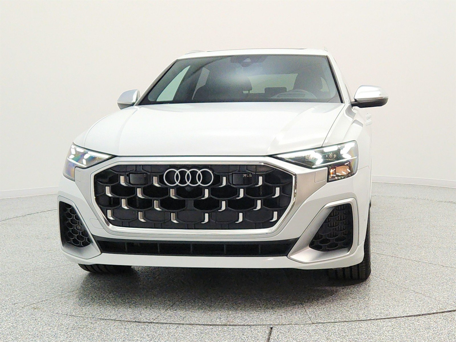 Used 2024 Audi SQ8 Prestige AWD/4WD image 2