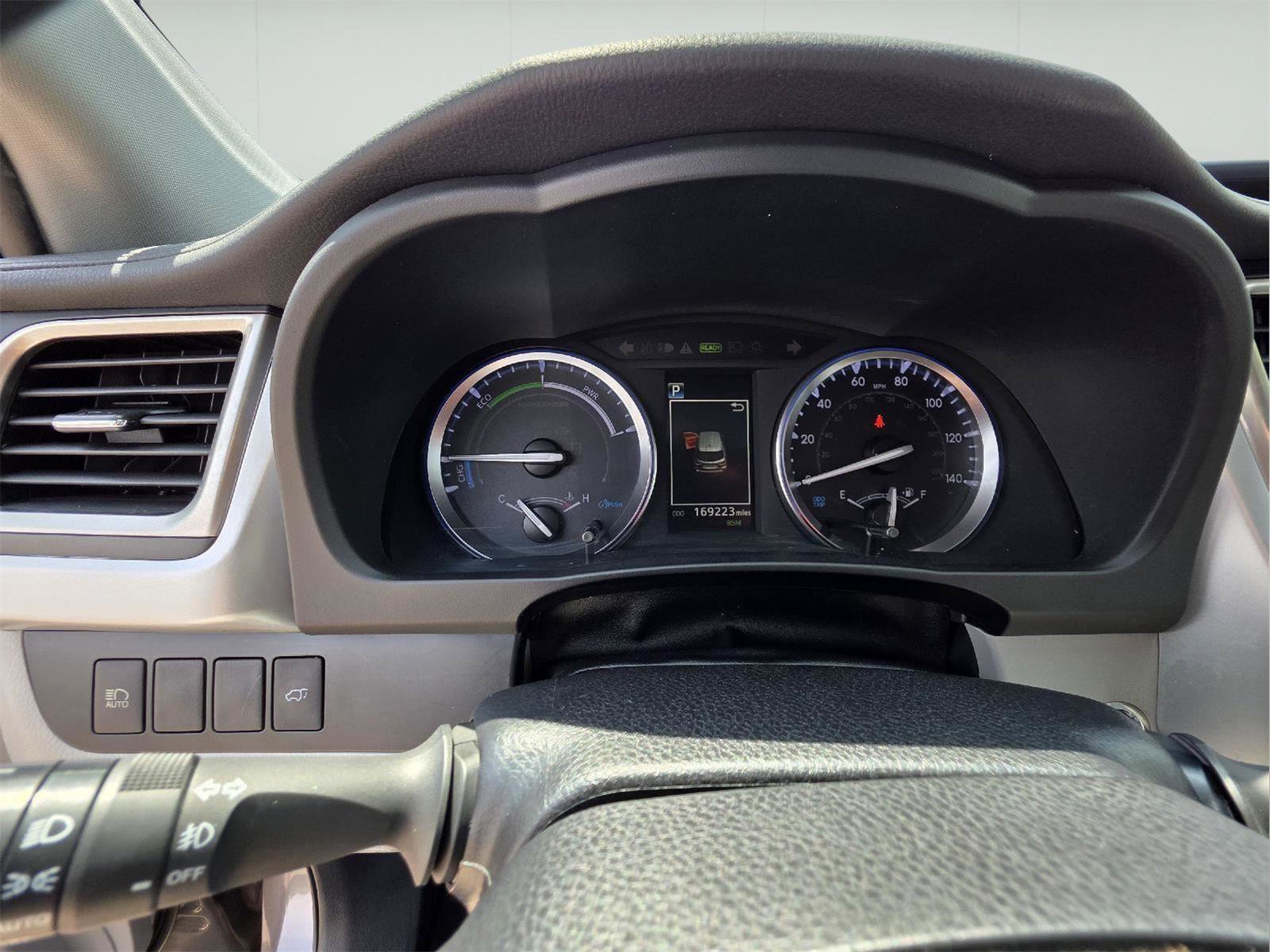 Used 2019 Toyota Highlander XLE image 18