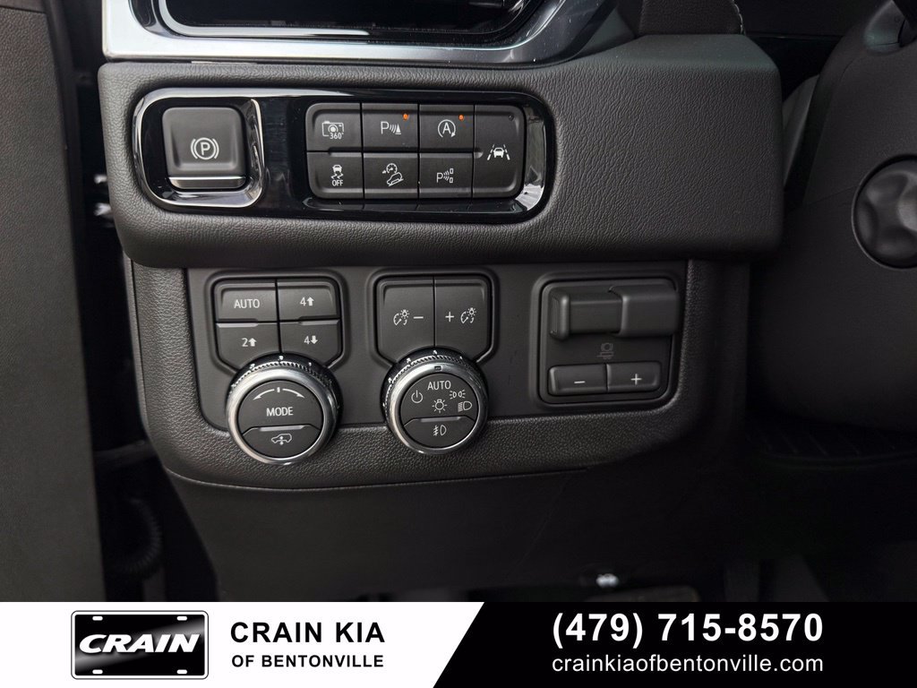 Used 2026 GMC Yukon XL Denali w/ Denali Reserve Package AWD/4WD image 10