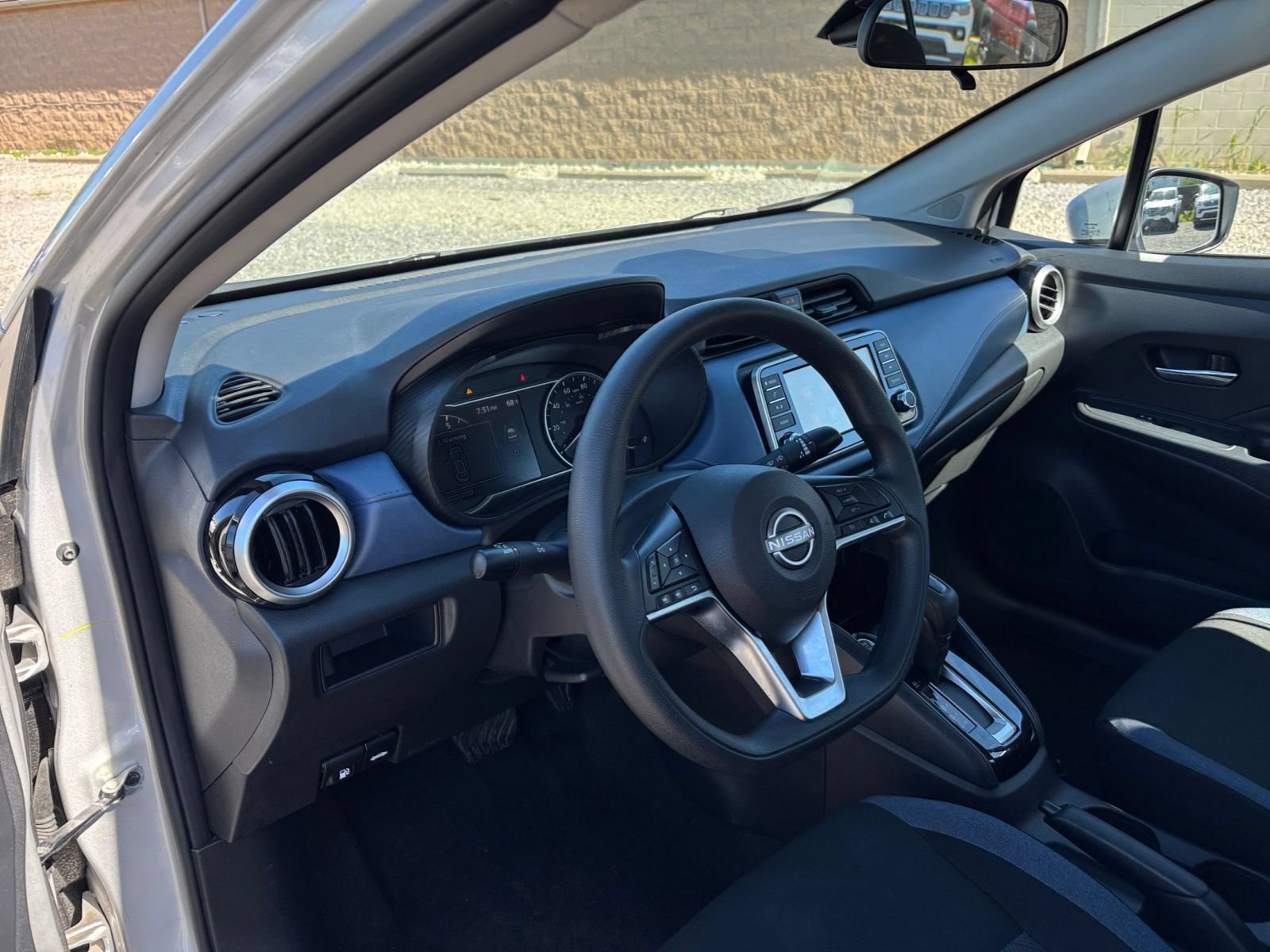 Used 2025 Nissan Versa SV FWD image 32