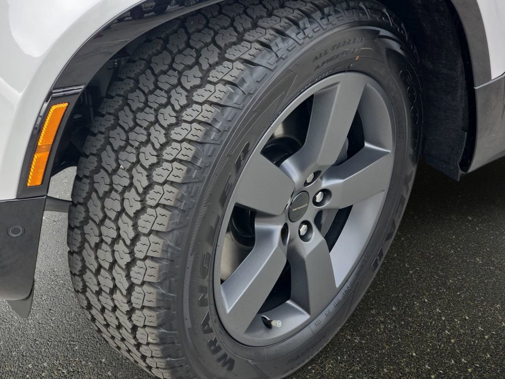 New 2026 Land Rover Defender 110 X-Dynamic SE image 33