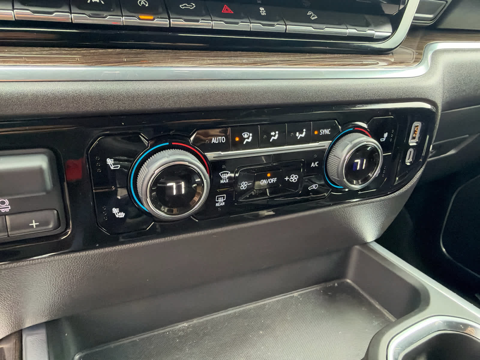 Certified 2024 Chevrolet Silverado 1500 LT Trail Boss w/ Convenience Package II AWD/4WD image 22
