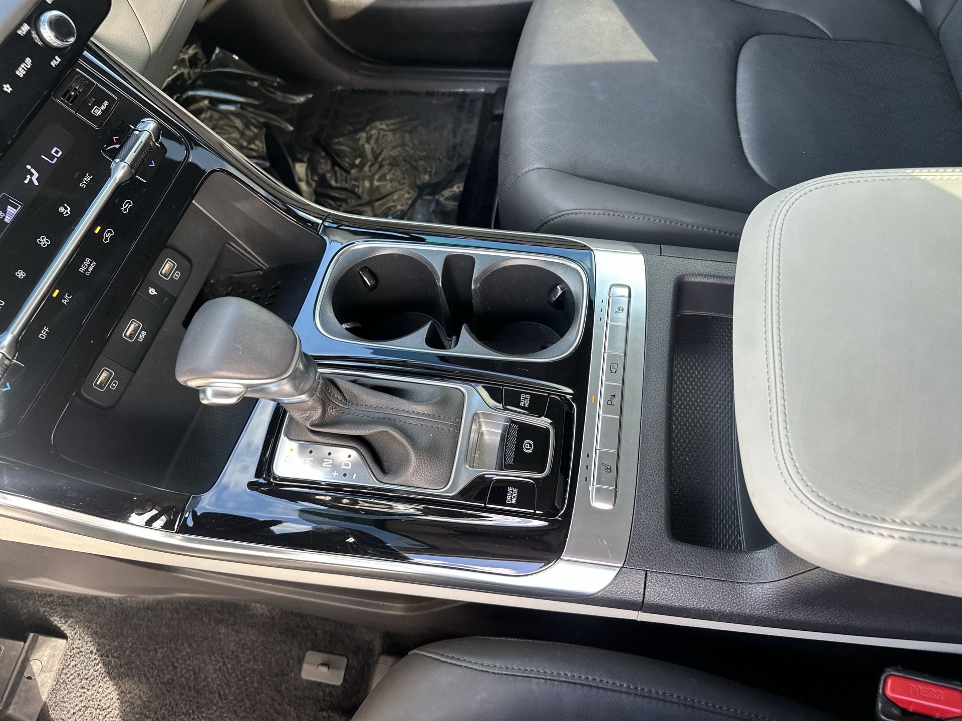 Used 2024 Kia Carnival EX image 21