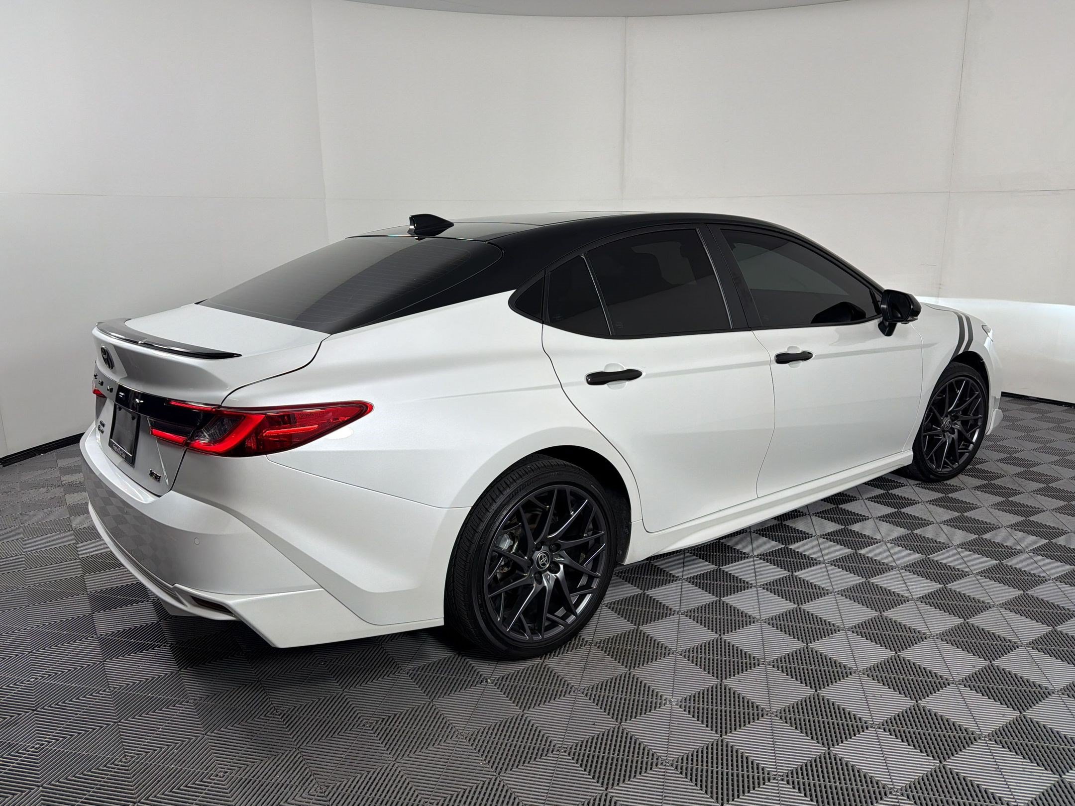 Used 2025 Toyota Camry XSE w/ Premium Plus Package AWD/4WD image 9