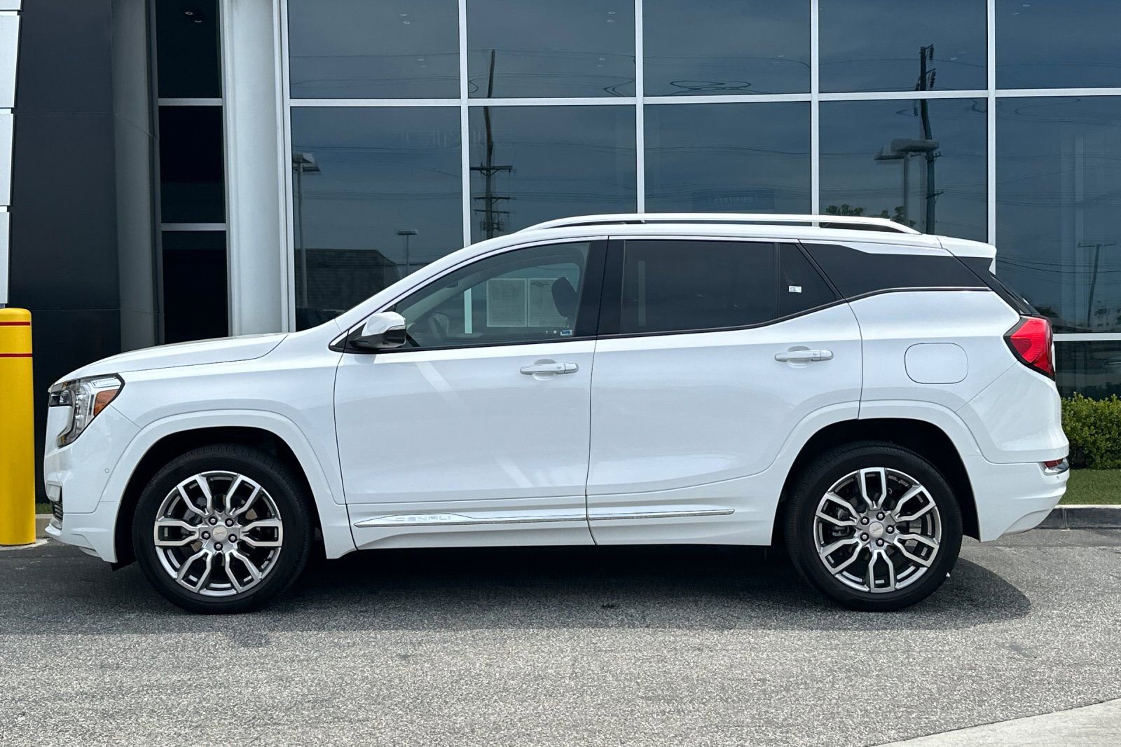 Certified 2024 GMC Terrain Denali w/ Denali Premium Package image 7