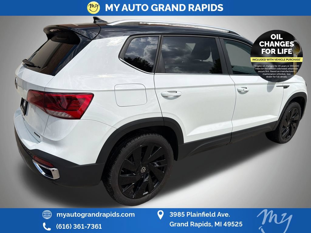 Used 2024 Volkswagen Taos SE w/ Panoramic Sunroof Package AWD/4WD image 7