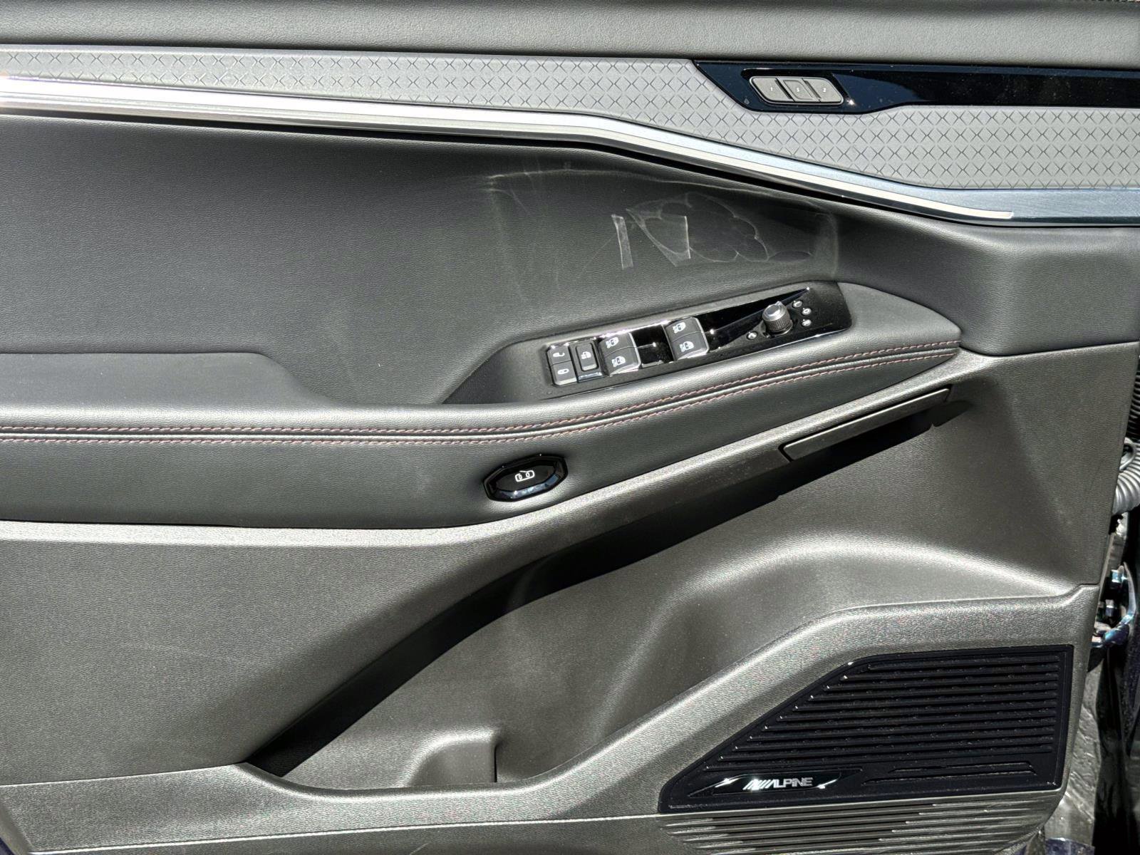 Used 2025 Jeep Wagoneer Limited image 9