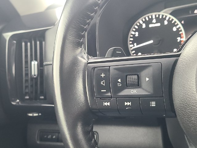 Used 2022 Nissan Pathfinder SV AWD/4WD image 18