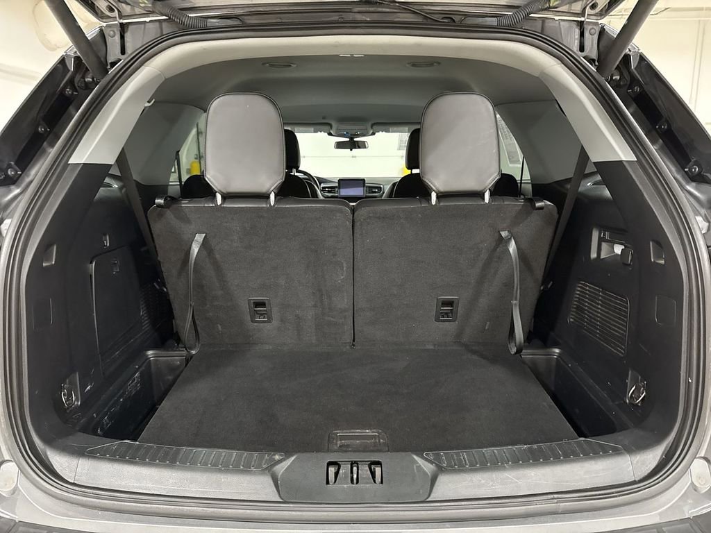 Used 2022 Ford Explorer XLT w/ Equipment Group 202A AWD/4WD image 24