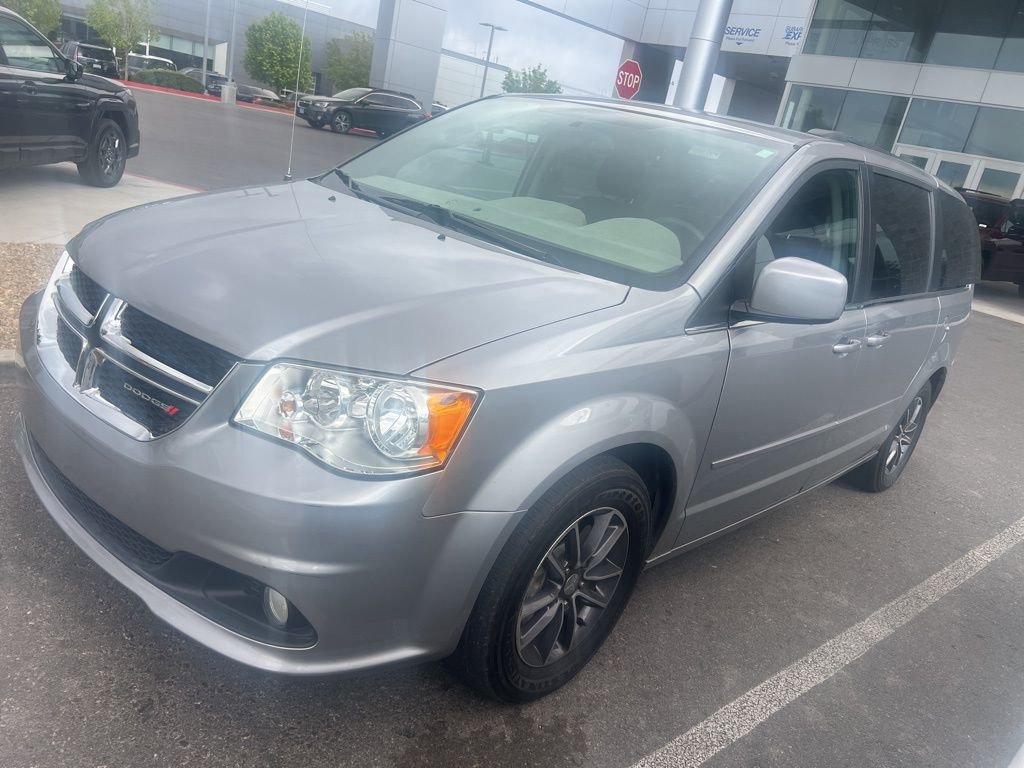 Used 2017 Dodge Grand Caravan SXT w/ Rear Park Assist Package FWD image 30