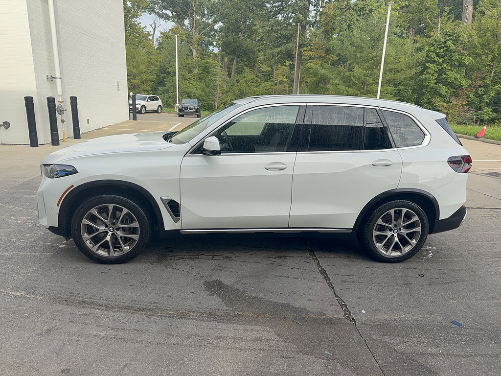Used 2024 BMW X5 xDrive40i w/ Executive Package AWD/4WD image 2