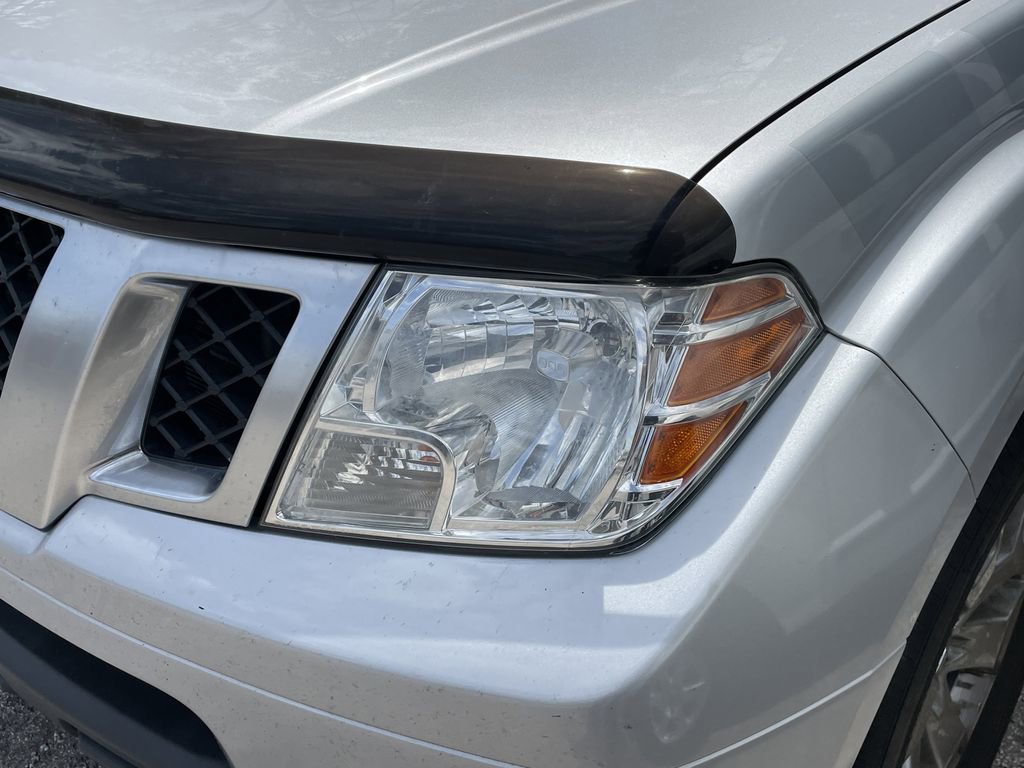 Used 2020 Nissan Frontier SV RWD image 6