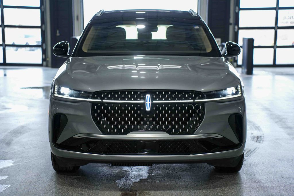 Used 2024 Lincoln Nautilus Reserve w/ Equipment Group 202A image 2
